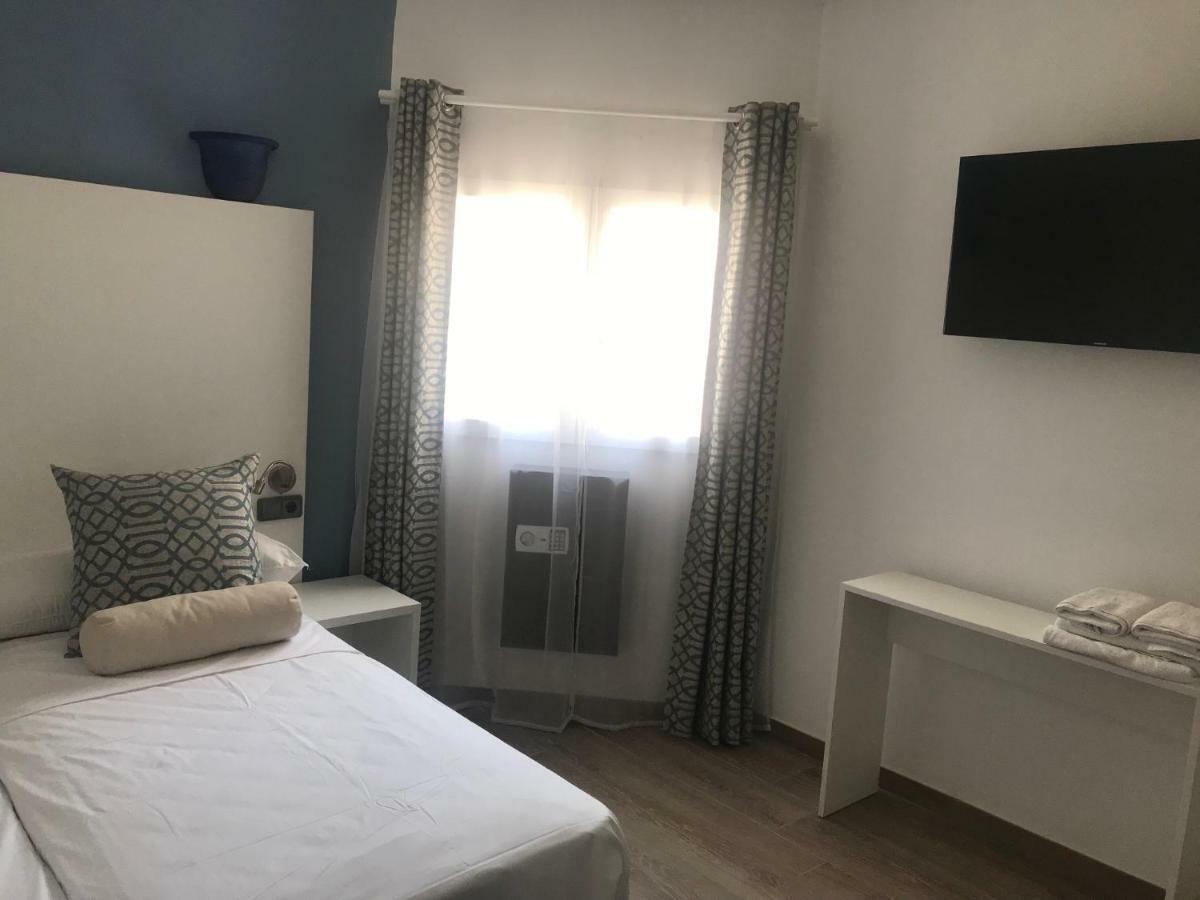 Modern Hostal Cala Ratjada  Exterior photo